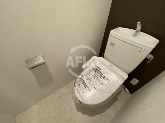 トイレ　レオンコンフォート天神橋　温水洗浄便座