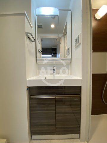 洗面設備　レオンコンフォート天神橋　独立洗面化粧台