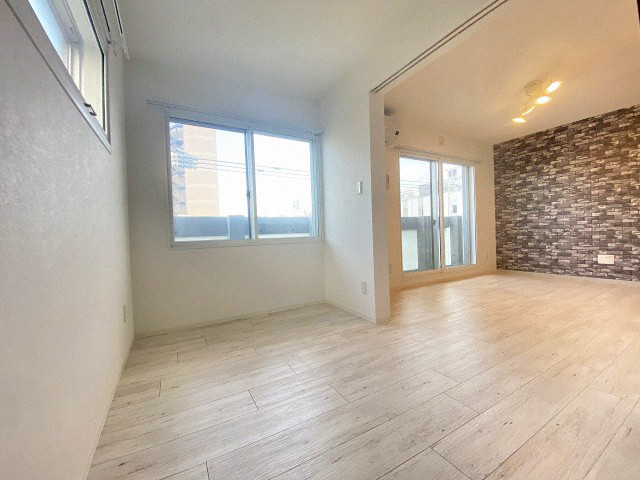 その他部屋・スペース　リビング横にある便利な洋室です♪