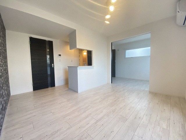 居室・リビング　広々とした綺麗な内装のリビングです♪