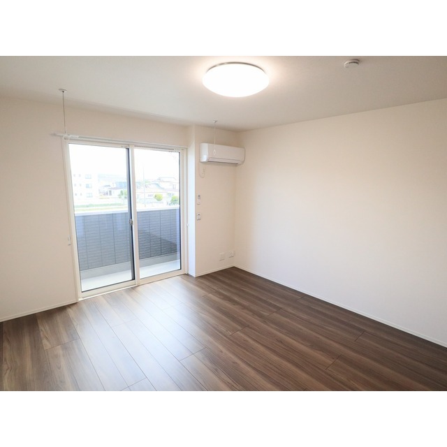 居室・リビング　※同型写真　色味等異なる可能性あり