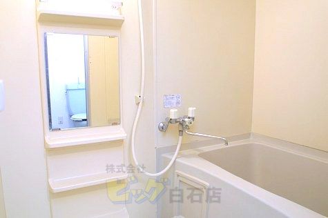 バス・シャワールーム　広々タイプのお風呂です♪