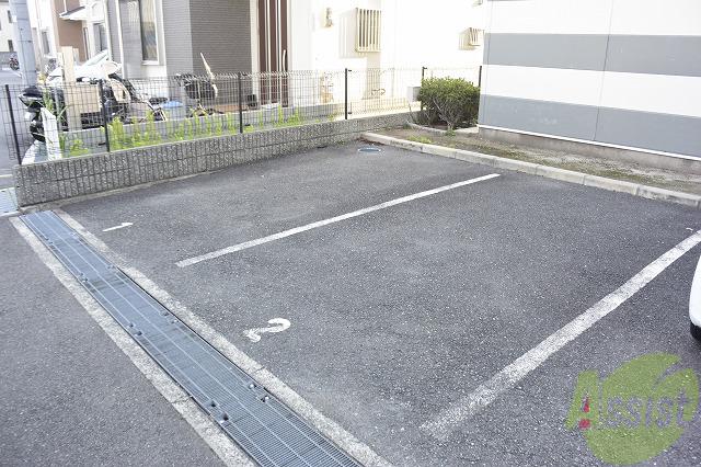 その他　レオパレスティートゥリーの敷地内駐車場です。