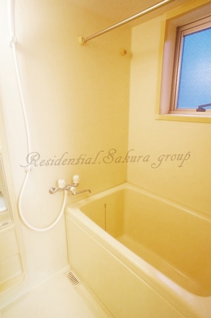 バス・シャワールーム　雨の日でも安心の浴室乾燥機付きです♪