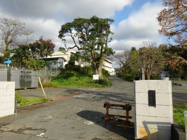中学校　富士宮市立北山中学校（中学校）まで2529m