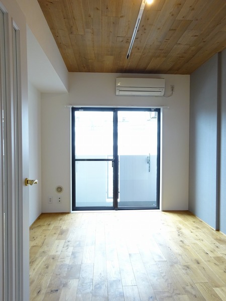 居室・リビング　こちらのリビングで趣味の時間をお楽しみください