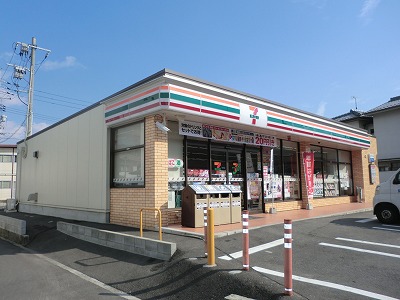 コンビニ　セブンイレブン（コンビニ）まで300m