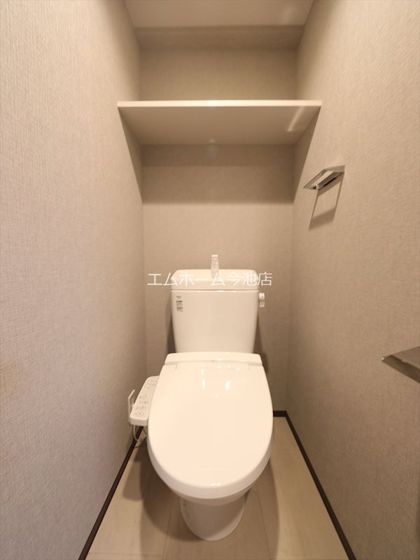 トイレ　温水洗浄便座付トイレ