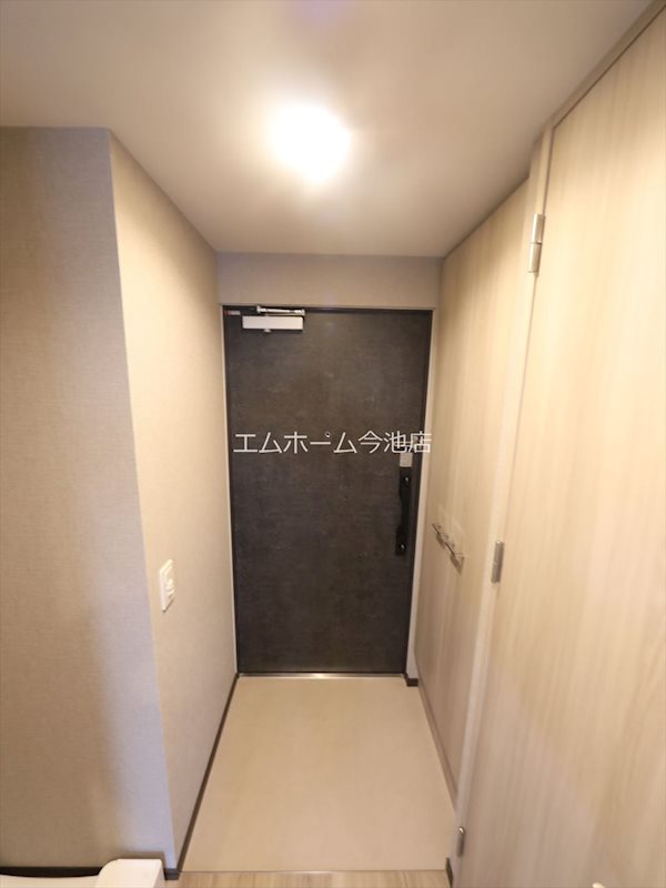 玄関　玄関　シューズボックス付