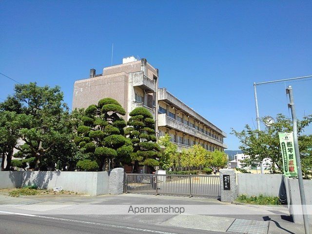 小学校　丸亀市立城辰小学校（小学校）まで2200m