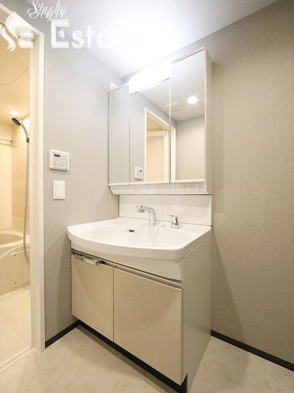 洗面設備　同仕様内装