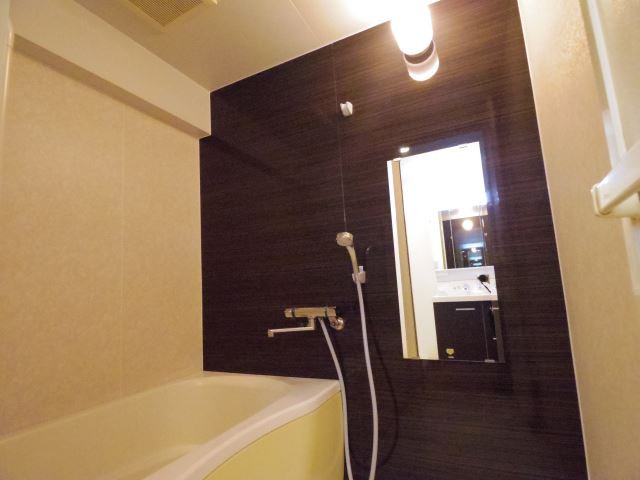 バス・シャワールーム　ゆっくり出来る浴室も落ち着いた雰囲気◎