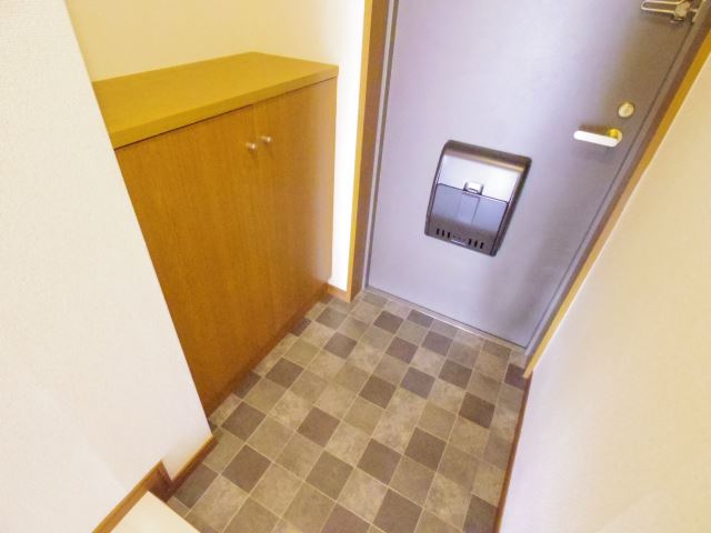 玄関　玄関は靴箱もあり、スッキリと使えます。