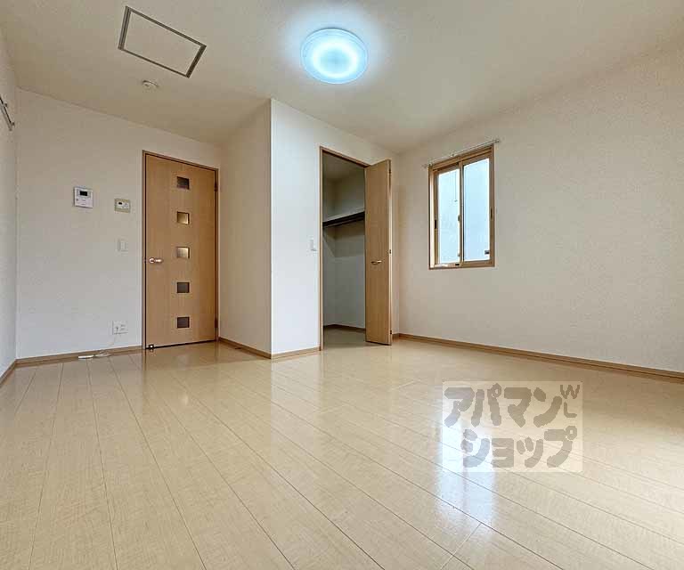 バス・シャワールーム　広々としたバスルームです。