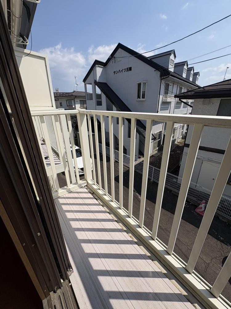バルコニー　写真は２０２号室。