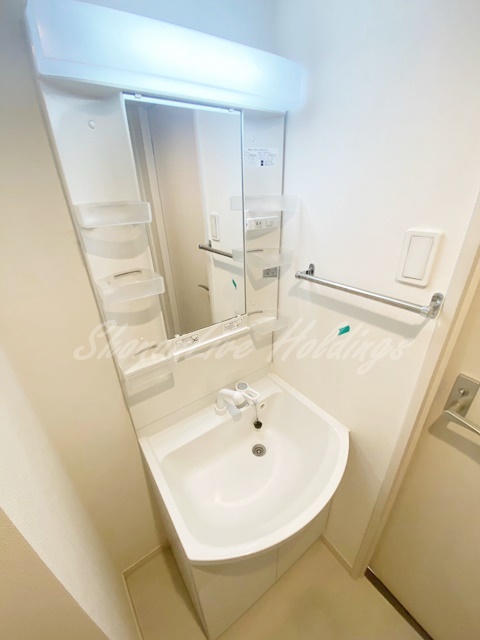 洗面設備　明るい洗面所♪