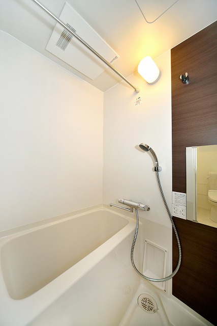 バス・シャワールーム　ゆったり寛げる浴室です！浴室乾燥機つき！