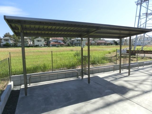 その他　屋根付の駐輪場です。
