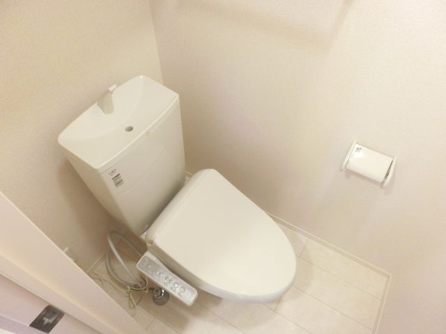 トイレ　洗浄機能付きです。