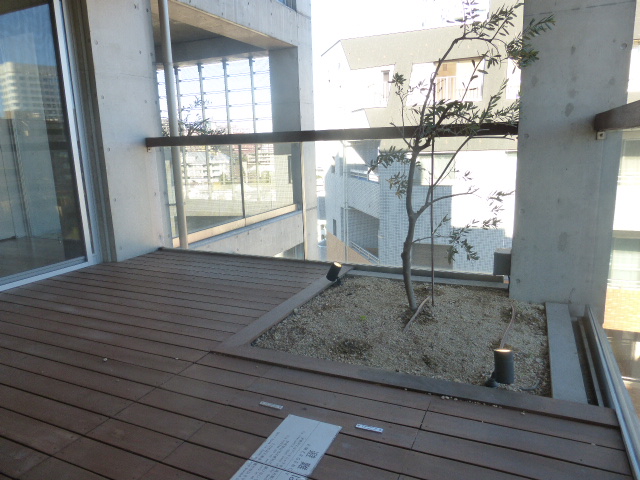 バルコニー　テラス
