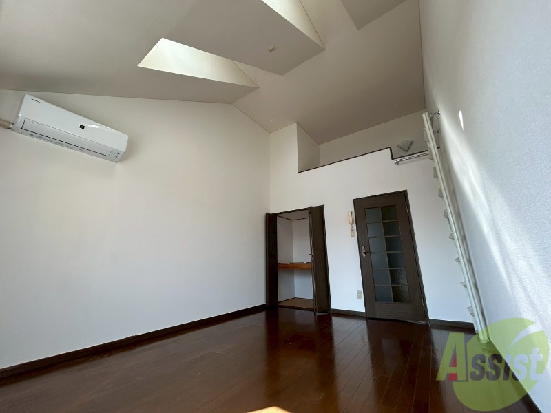 居室・リビング　７．８帖の洋室です。明るい雰囲気がありますね。