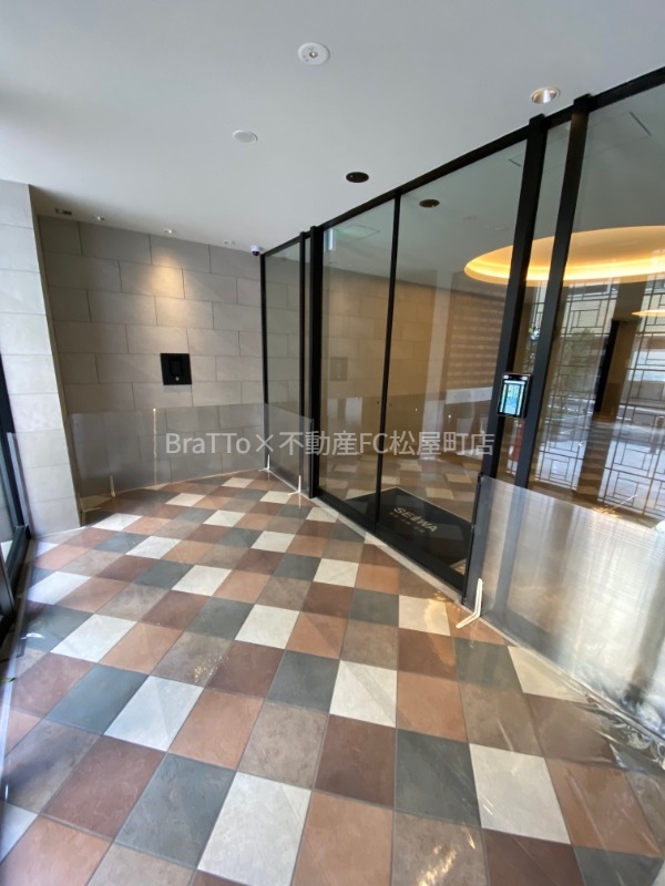 エントランス　マンション共用部分（オートロック付き）