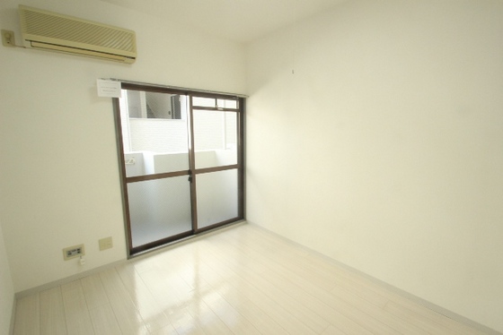 居室・リビング　※別号室の写真です