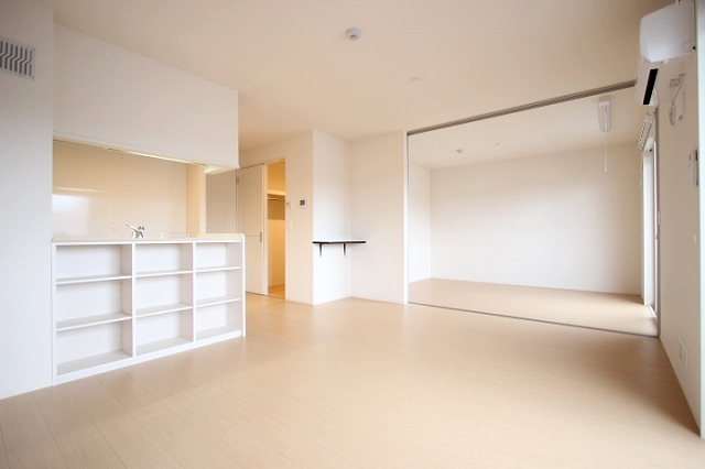 居室・リビング　同物件別号室の写真です。