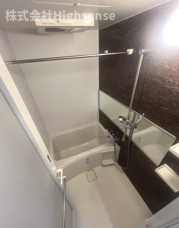 バス・シャワールーム　コンパクトで使いやすいお風呂です