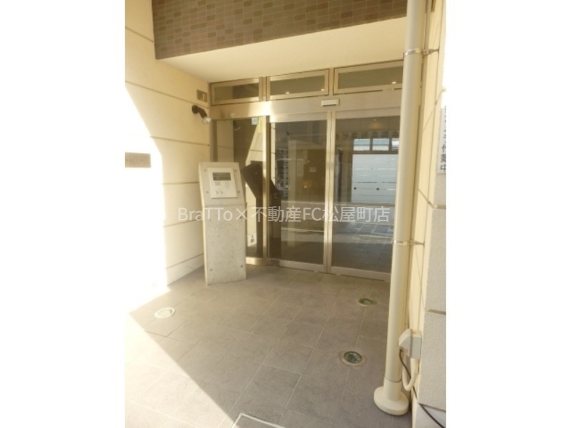 エントランス　マンション共用部分（オートロック付き）