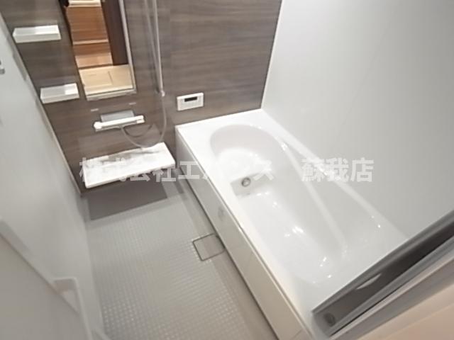 バス・シャワールーム　コンパクトで使いやすいお風呂です