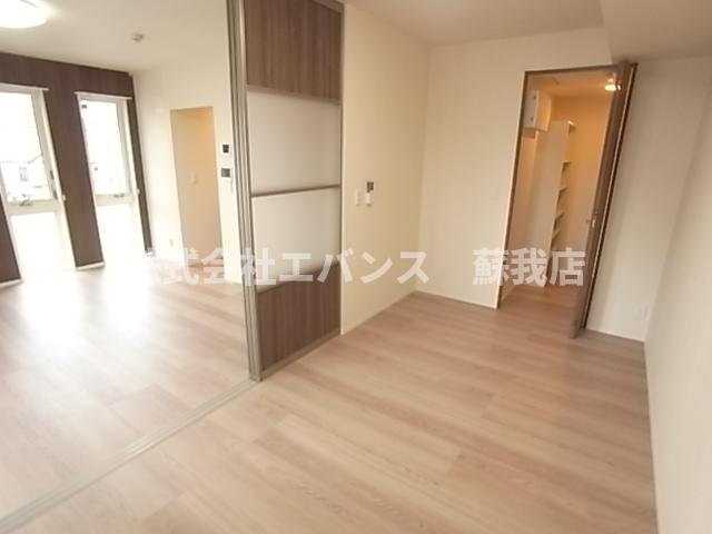 その他部屋・スペース　広くて明るい寝室