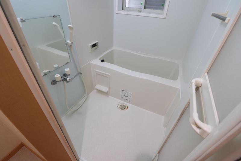 バス・シャワールーム　追い焚き機能付きバス