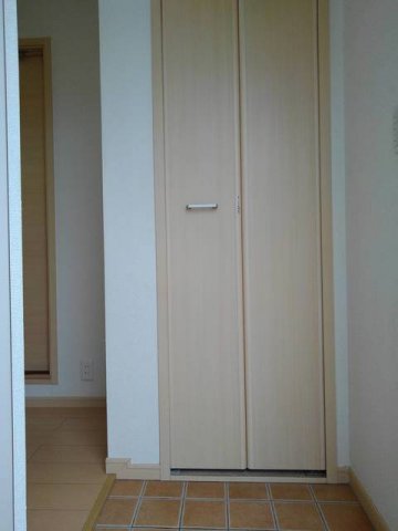 玄関　収納もある玄関です