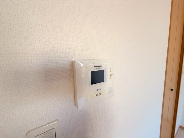 セキュリティ　TVモニターホンで来客が誰か確認してから開けて下さいね