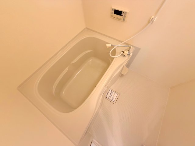 バス・シャワールーム　広めのお風呂は一日の疲れを癒してくれます。