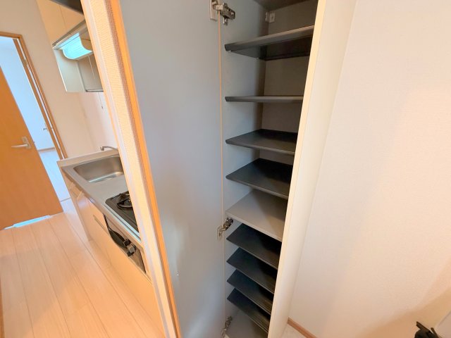 収納　玄関にはコンパクトなシューズボックスもあります。