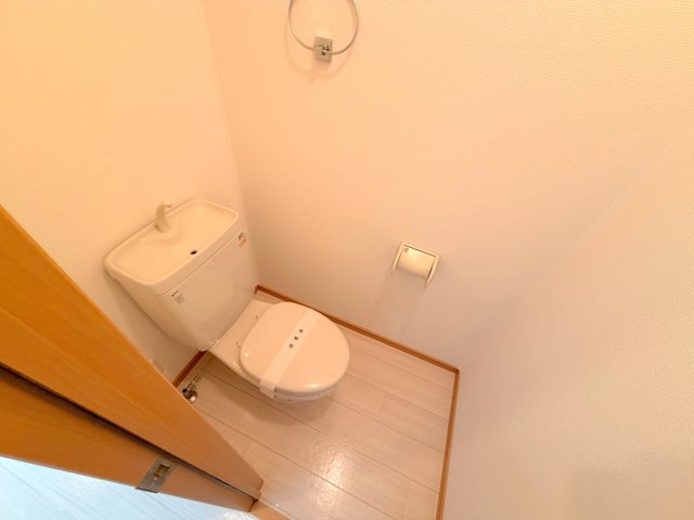 トイレ　清潔感のあるトイレは、誰もがリラックスできる空間です。