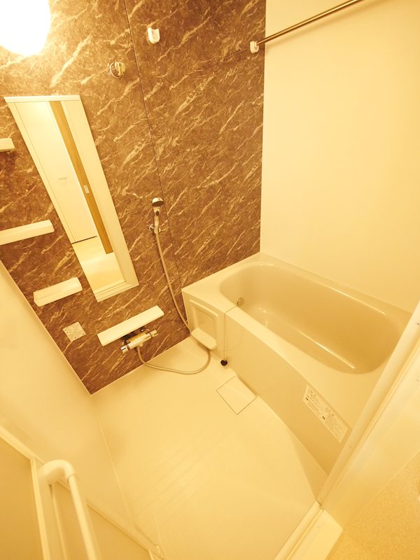 バス・シャワールーム　シャワー・追い焚き給湯