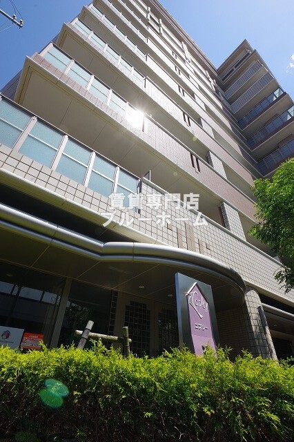 建物外観　鉄筋コンクリート造10階建て