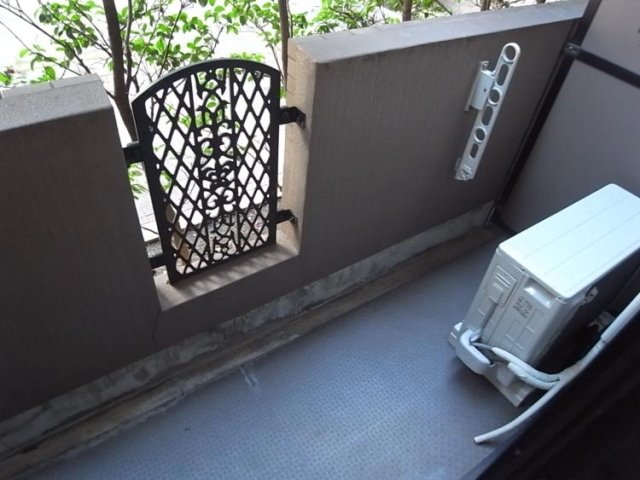 バルコニー　開放的で明るい空間を演出してくれるバルコニーです