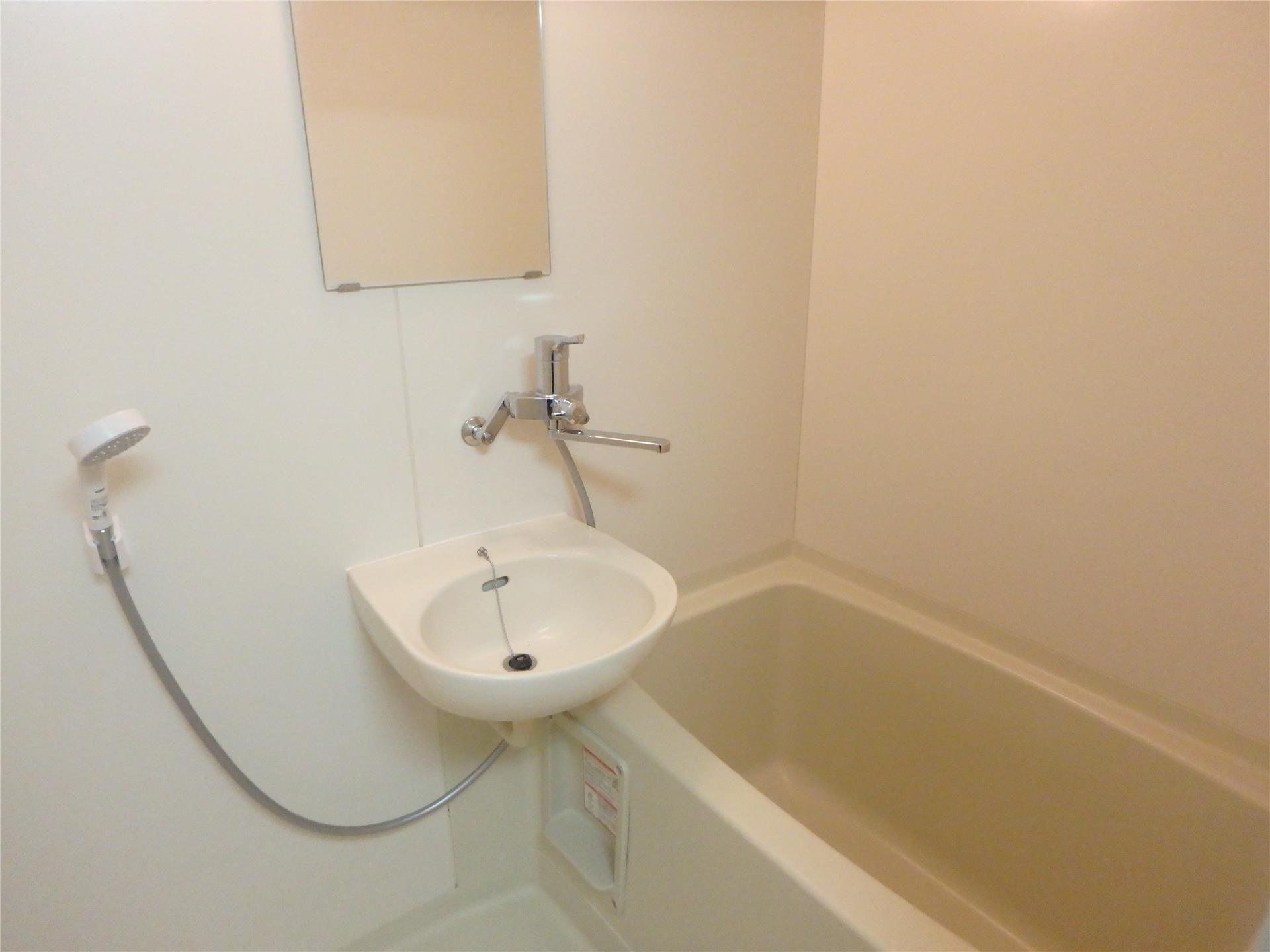 バス・シャワールーム　シングルレバー水栓付きのお風呂です