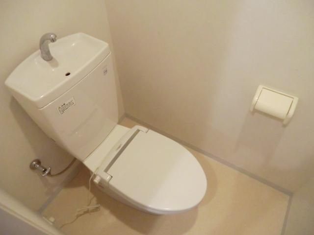 トイレ　ウォームレット完備のトイレ