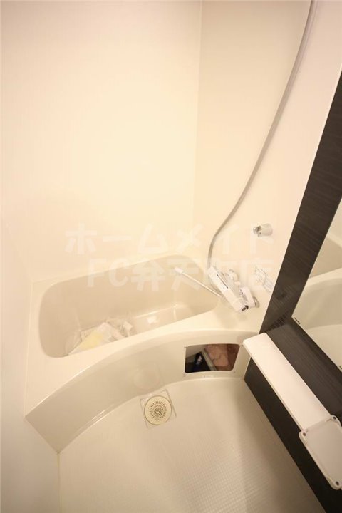 バス・シャワールーム　コンパクトで使いやすいお風呂です