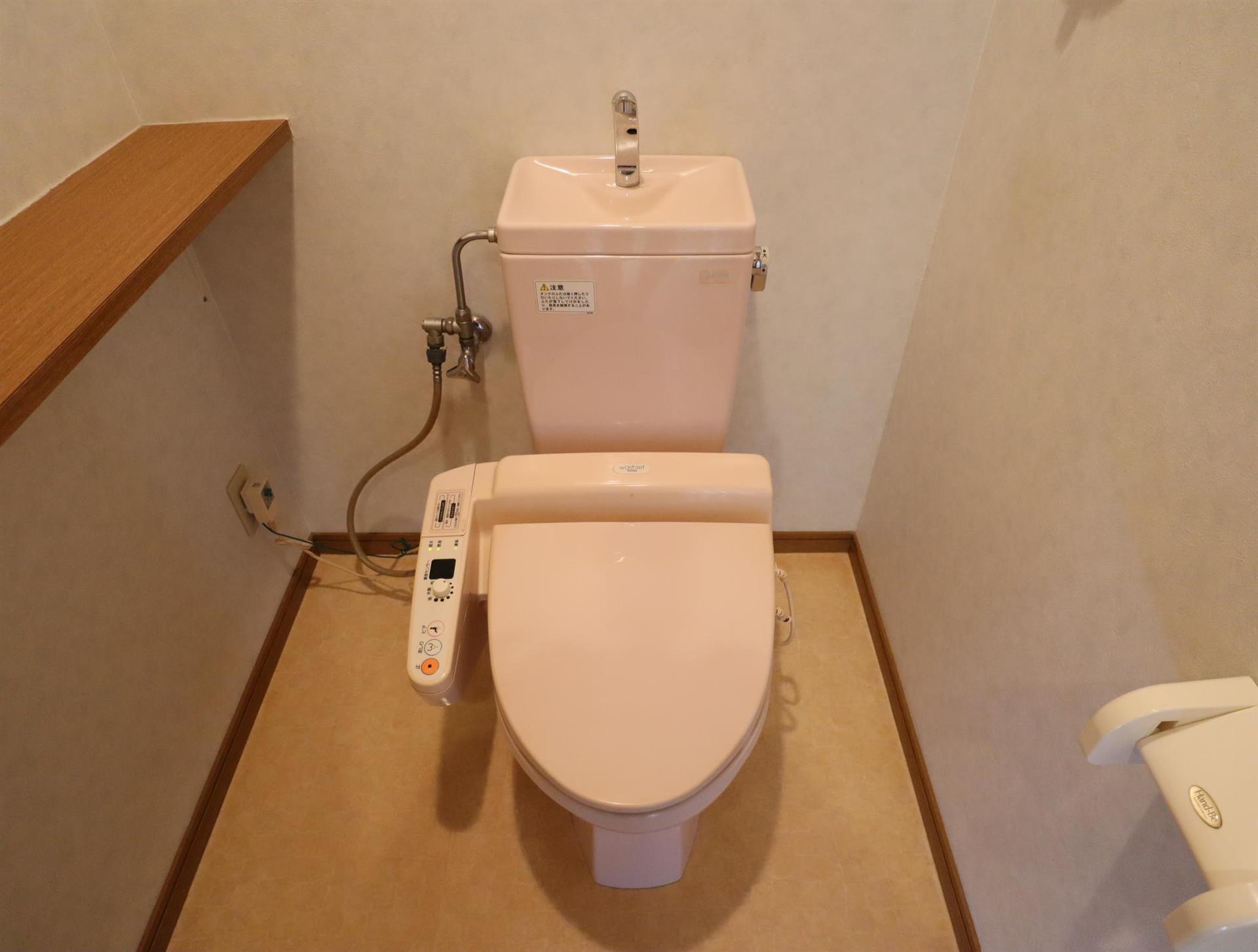 トイレ　温水洗浄便座