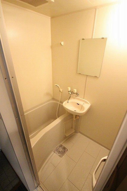 バス・シャワールーム　同物件別号室のものです。