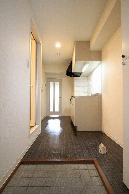 玄関　同物件別号室のものです。