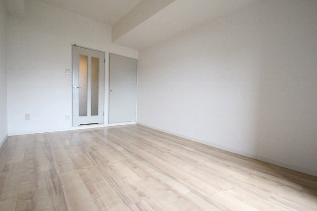 居室・リビング　同物件別号室のものです。