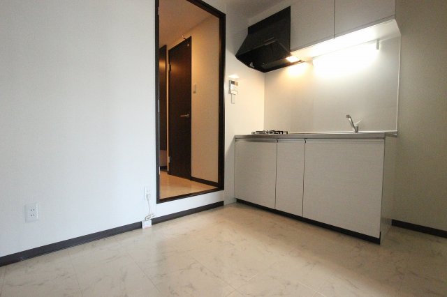 キッチン　同物件別号室の写真です。