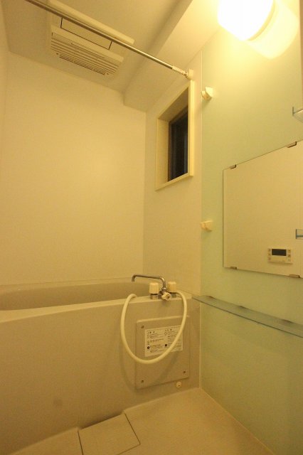 バス・シャワールーム　同物件別号室の写真です。